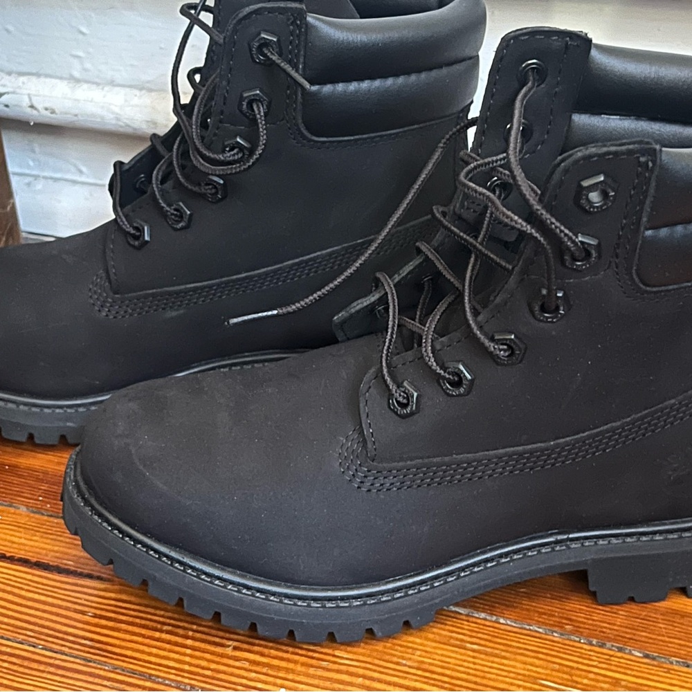 Black Timberland Boots. Women’s size 6.  Never worn new in box - Picture 8 of 8